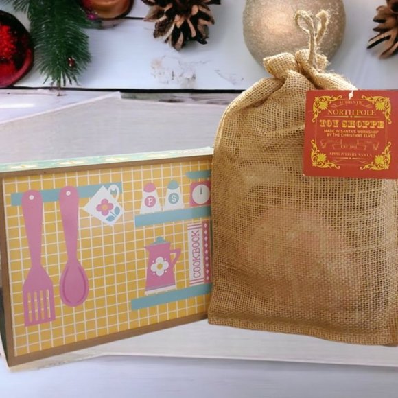 Wood Kitchen Box with Felt Cinnabon Set - Kitchen Box Opens to Store Items - Picture 4 of 7